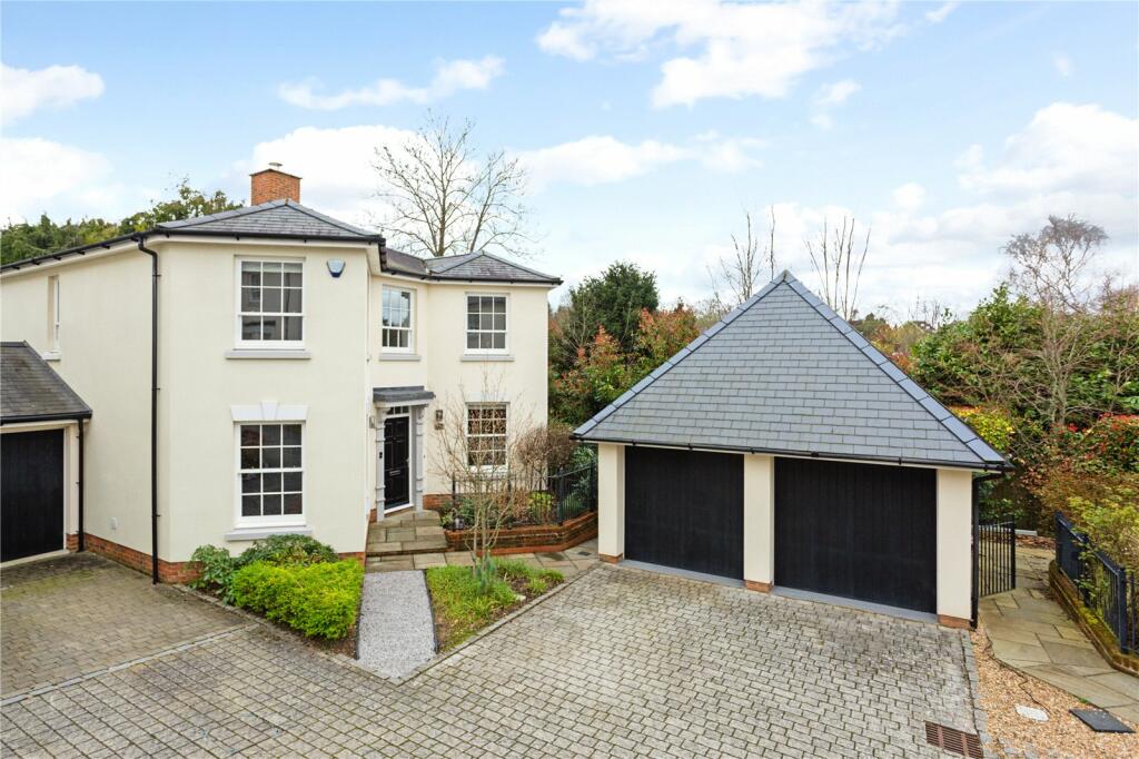 4 bedroom link detached house for sale in Elizabeth Place, Winchester, Hampshire, SO22