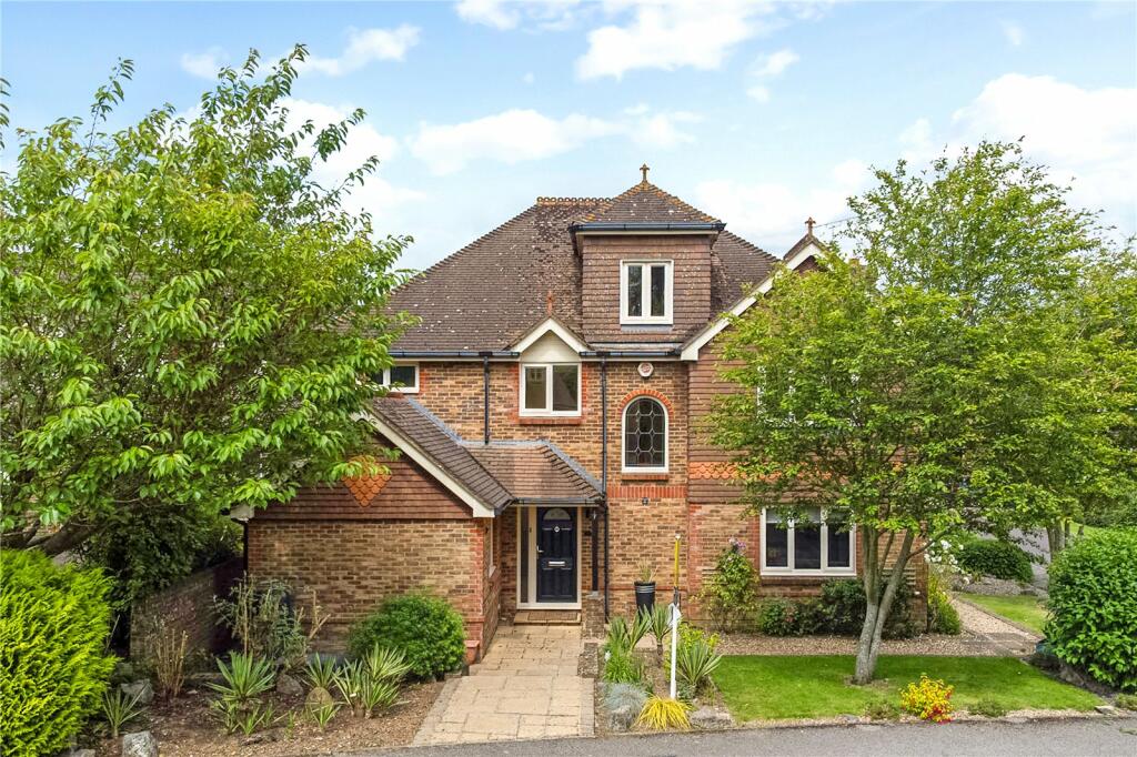 6 bedroom detached house for sale in Fyfield Way, Littleton, Winchester