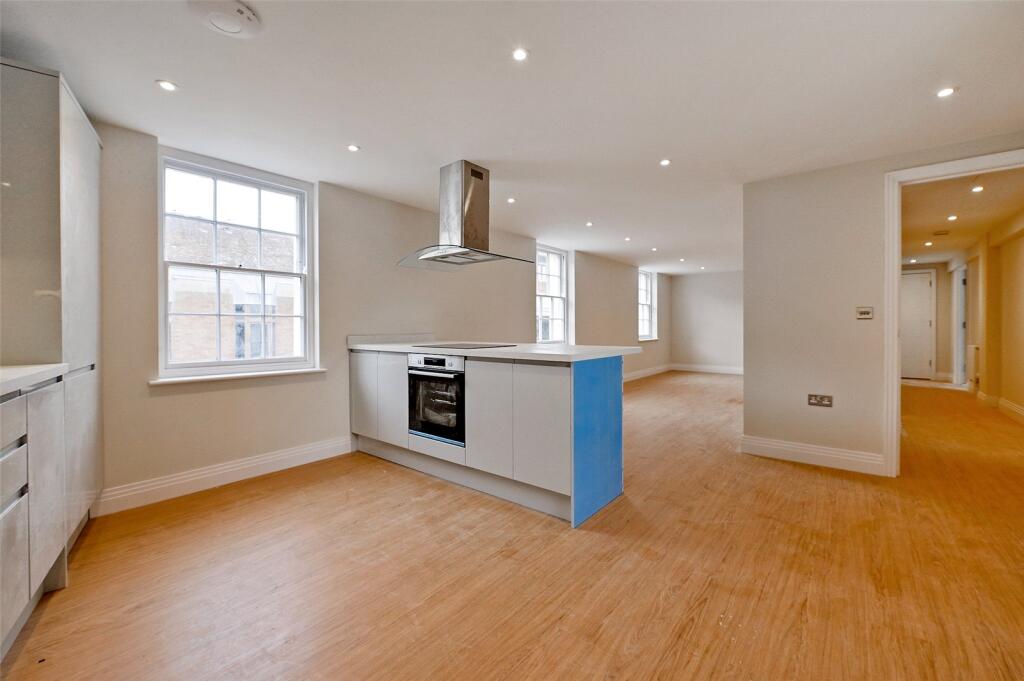 Main image of property: 32a Peascod Street, Windsor, Berkshire, SL4