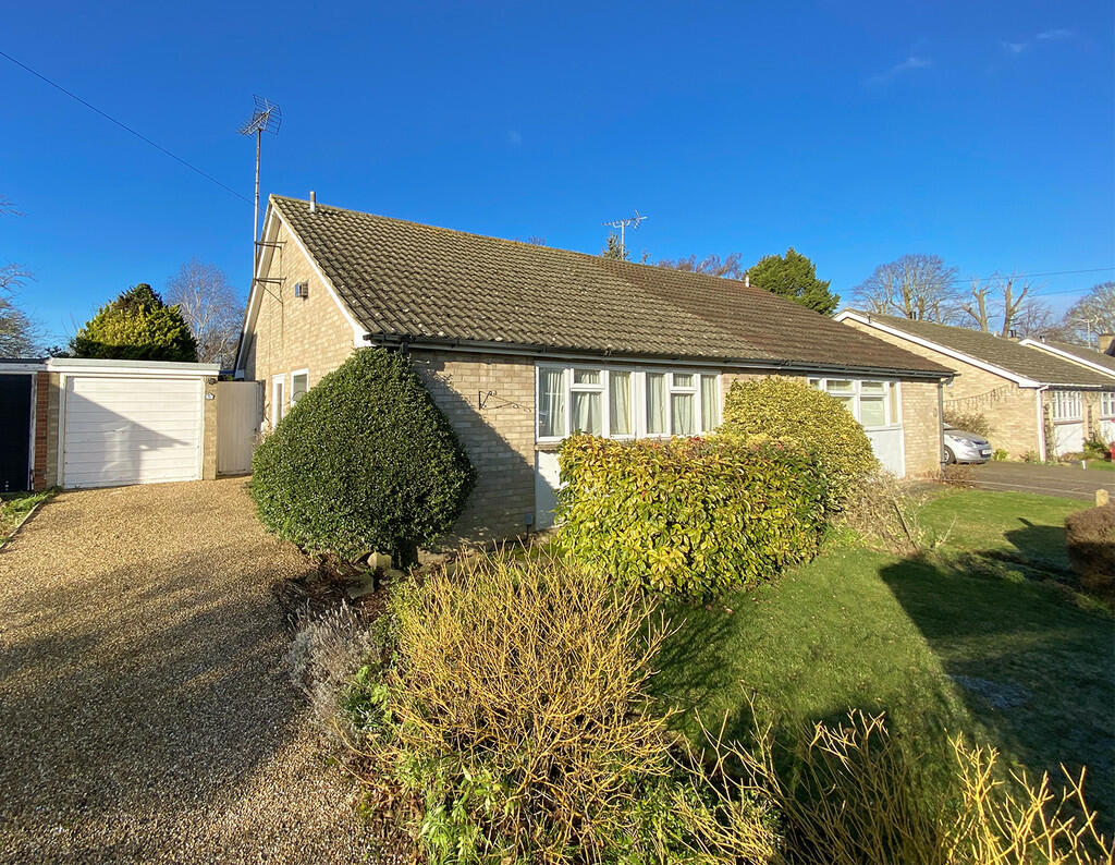 2 bedroom semidetached bungalow for sale in Geoffrey Avenue