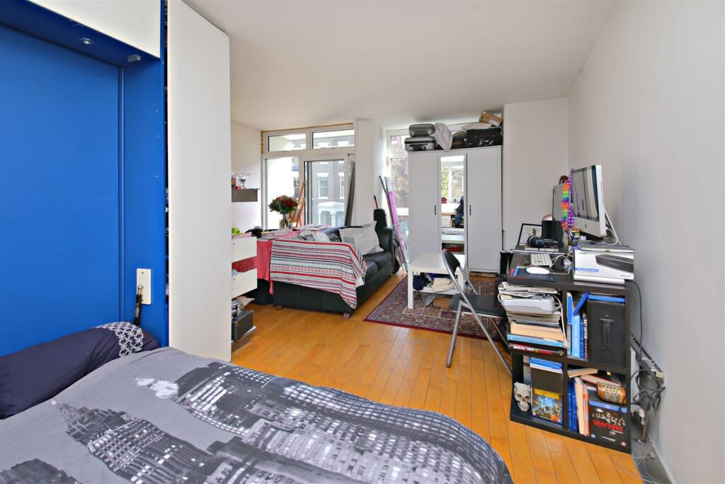 Studio flat for sale in South Hill Park Gardens, Hampstead NW3