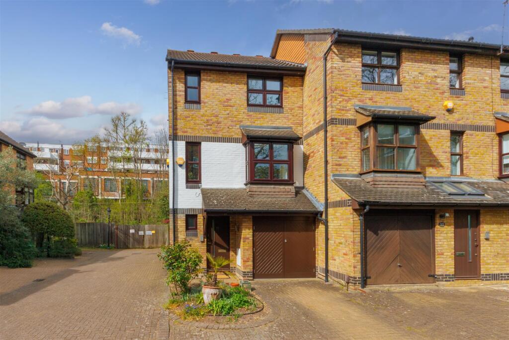 Main image of property: St. Crispins Close, Hampstead