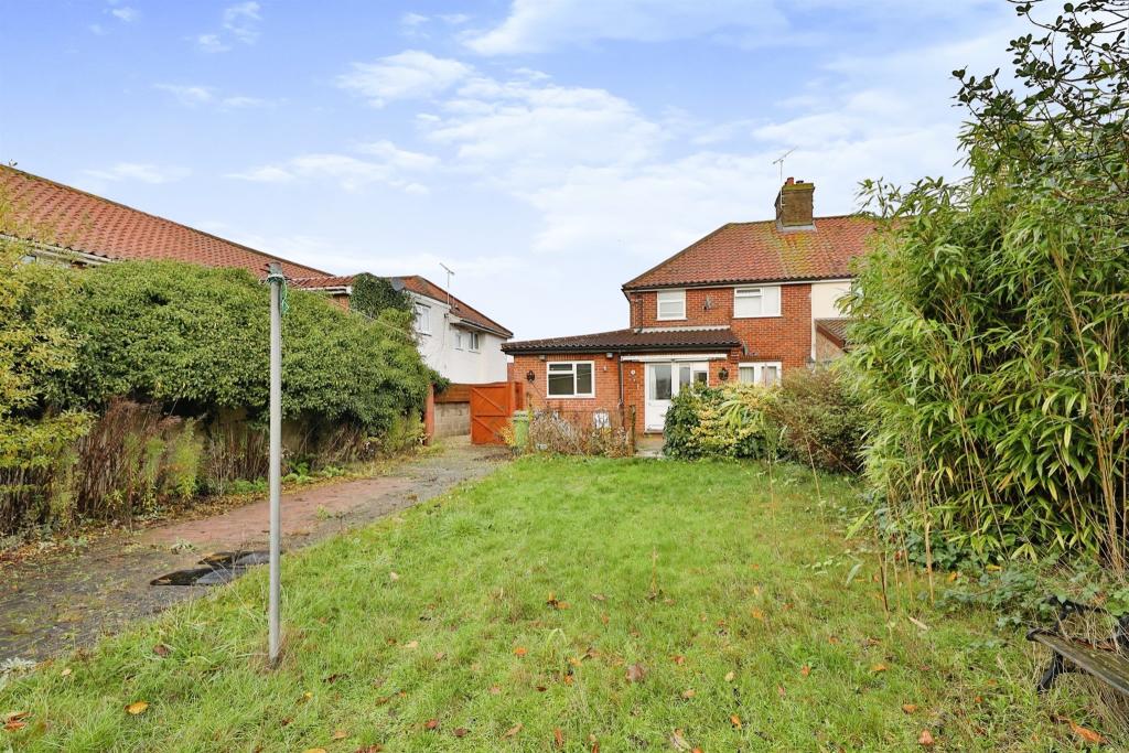 3 bedroom semidetached house for sale in Reepham Road, Norwich, NR6