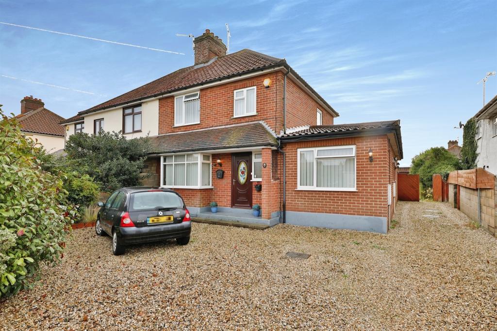 3 bedroom semidetached house for sale in Reepham Road, Norwich, NR6