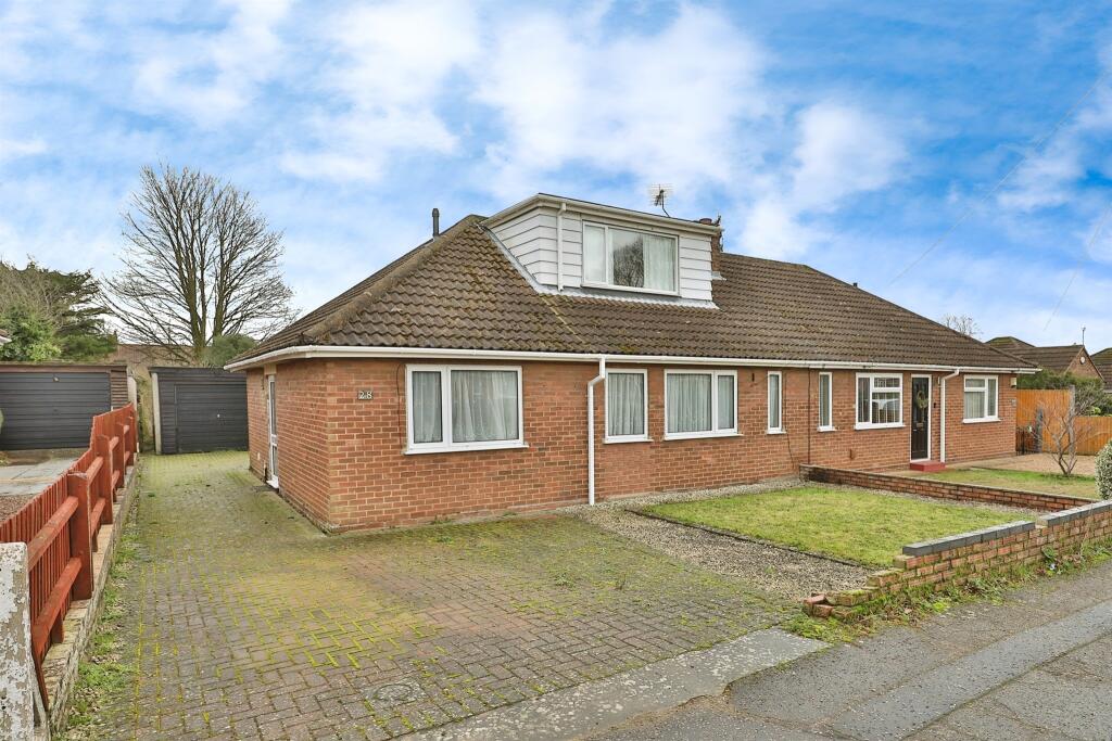 3 bedroom bungalow for sale in Drayton Wood Road, Hellesdon, Norwich, NR6