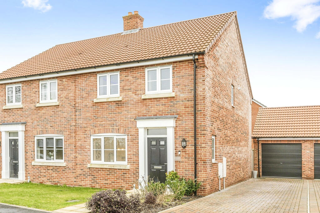 4 bedroom semidetached house for sale in Steve Read Way, Horsford