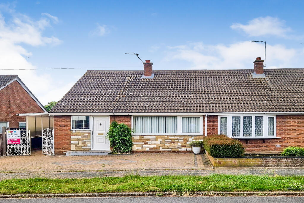 4 bedroom bungalow for sale in Woodland Road, Hellesdon, Norwich, NR6