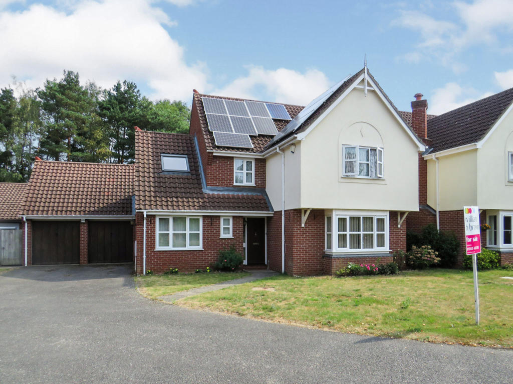4 bedroom detached house for sale in Jordan Close, Taverham, NORWICH, NR8