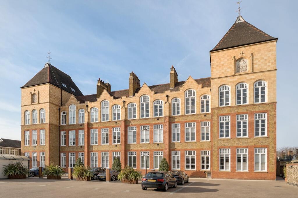 Main image of property: 48 Kingsway Place, London, EC1R 0LU