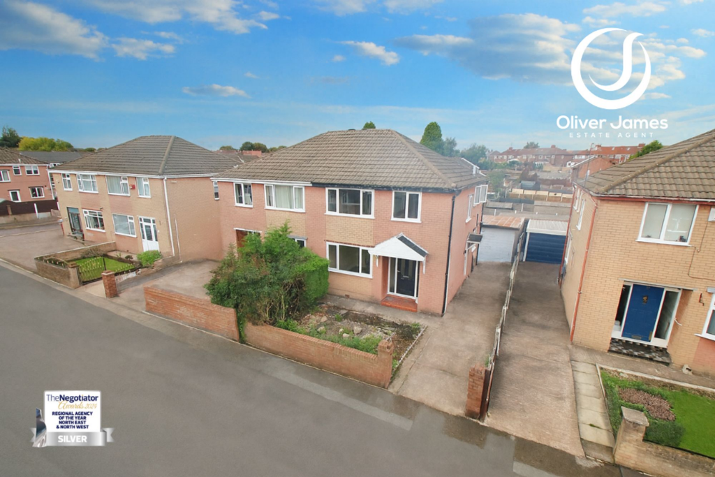 Main image of property: Broadway, Irlam, M44