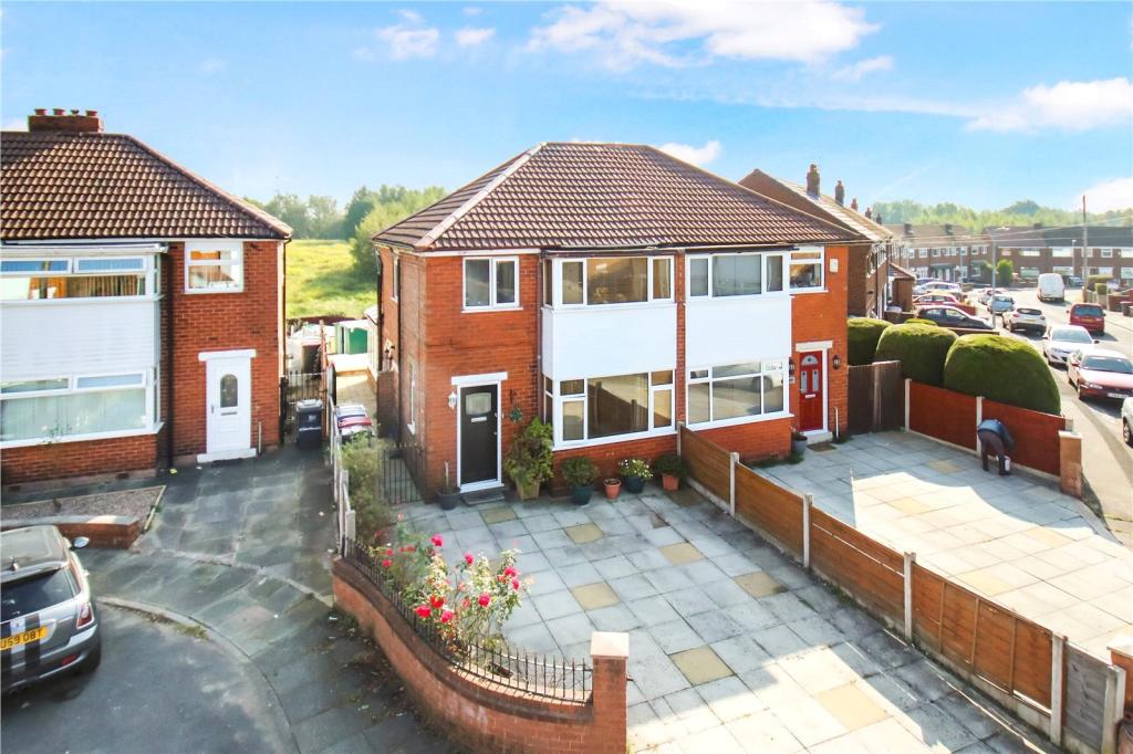 3 bedroom semidetached house for sale in Harewood Road, Irlam