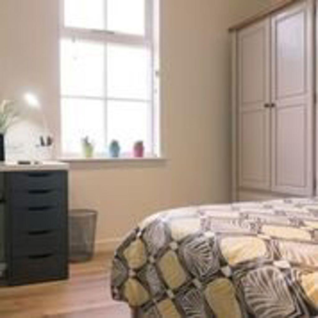 Main image of property: Bells Square, S1 - house share