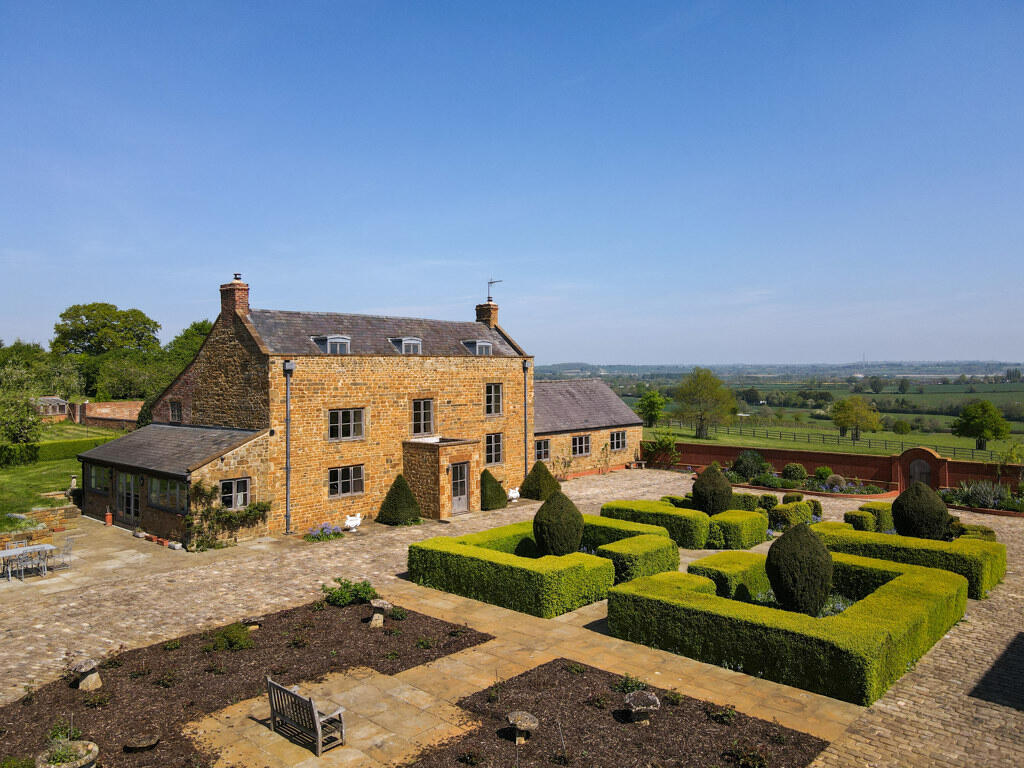 Main image of property: Bluebell Farm, Farnborough, Oxfordshire, OX17 1EL