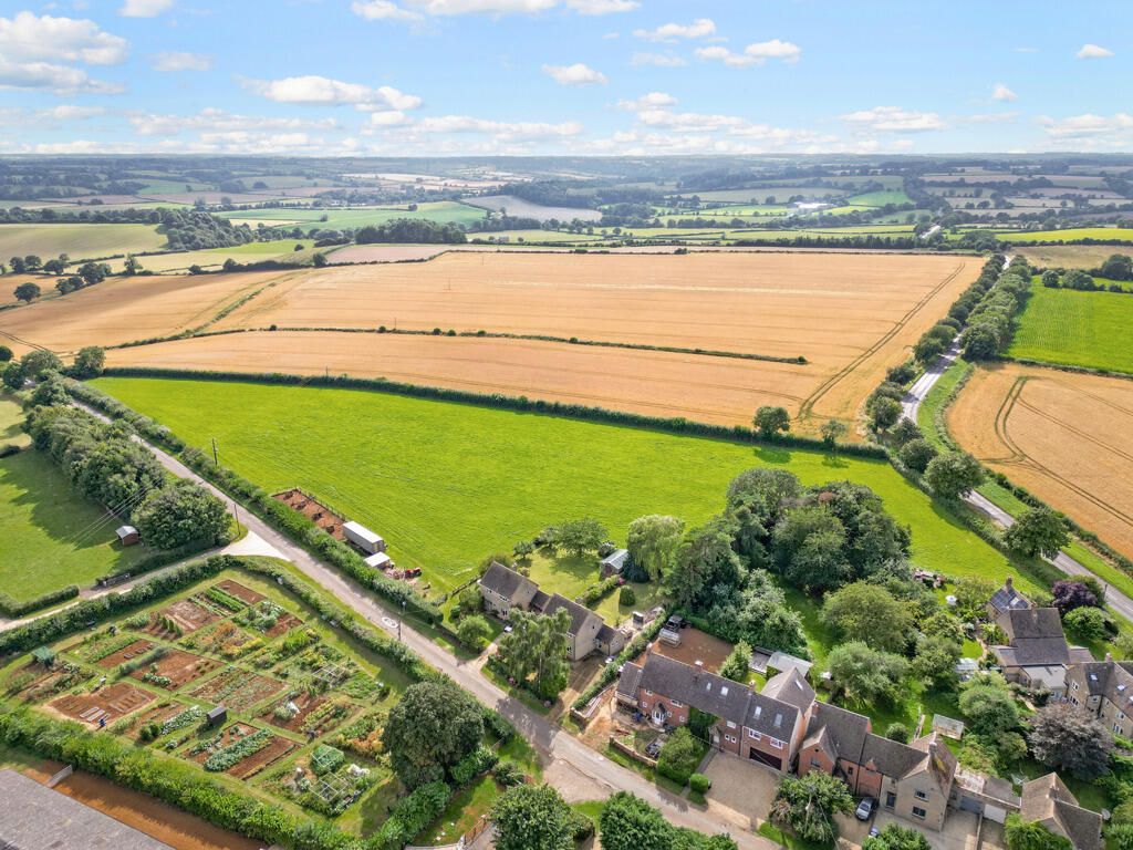 Main image of property: Paddock Land Off Duns Tew Road, Duns Tew Road, Hempton, Banbury, Oxfordshire, OX15 0QZ
