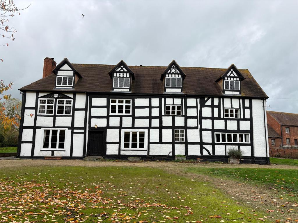 Main image of property: Merevale Farmhouse, Worcester Road, Hanley Castle, Worcester, Worcestershire, WR8 0AA