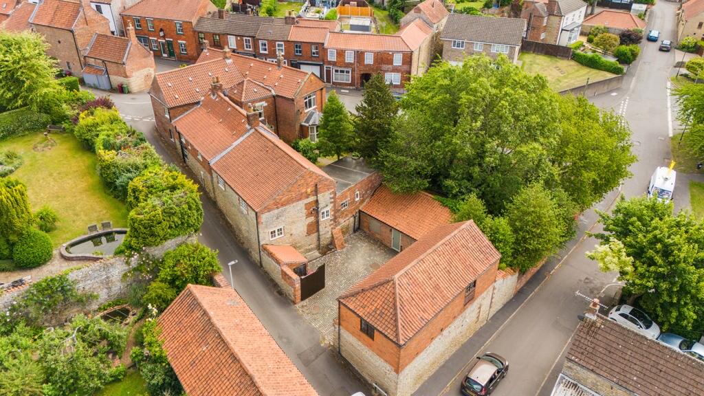 Main image of property: High Street & 31a George Street, Kirton Lindsey, Gainsborough, Lincolnshire, DN21