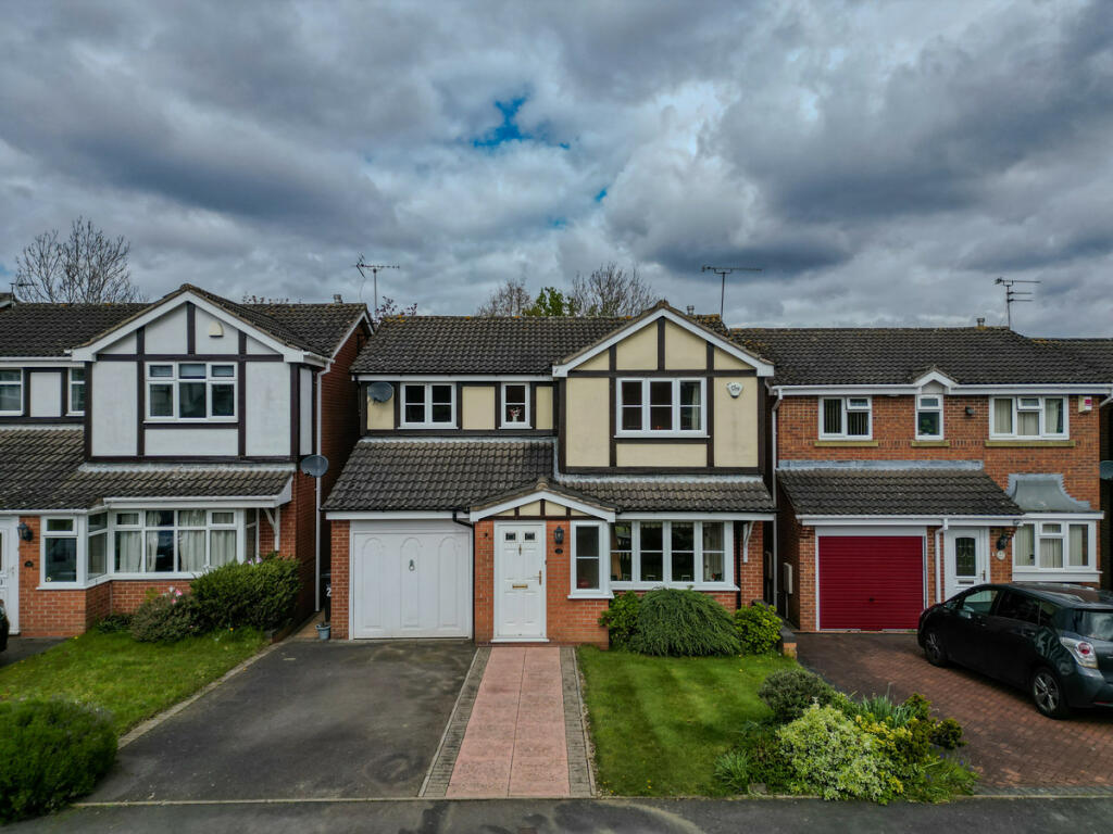 4 bedroom detached house for sale in Wright Lane, Oadby, LE2