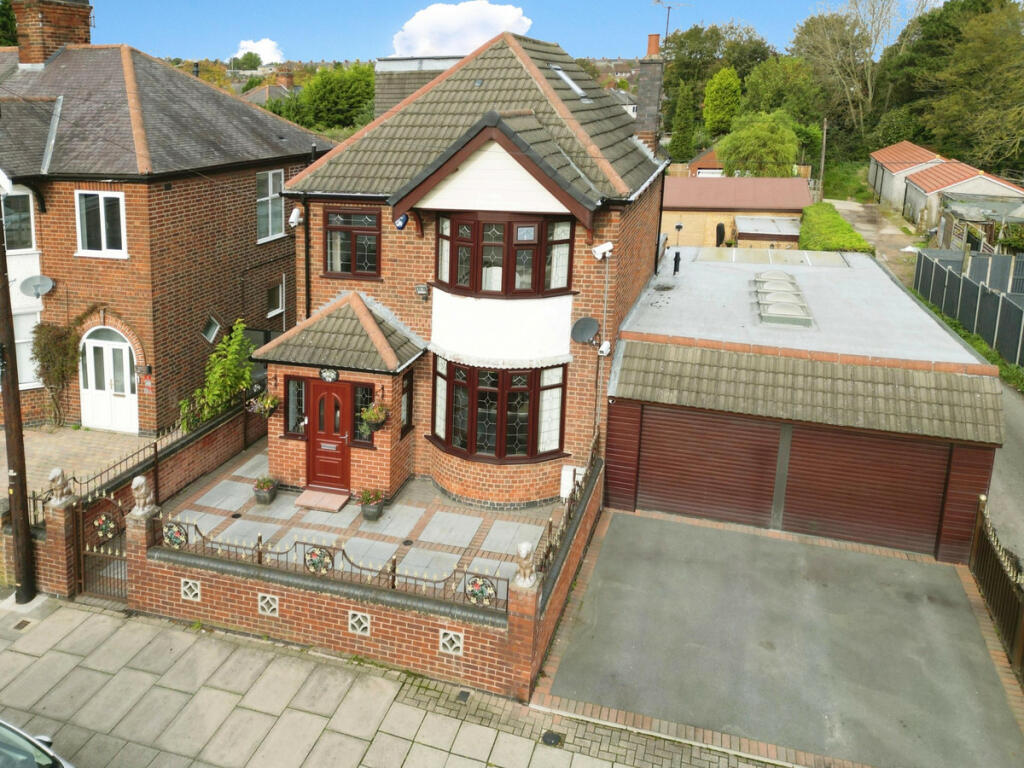 4 bedroom detached house for sale in Glenfield Road, Leicester, LE3