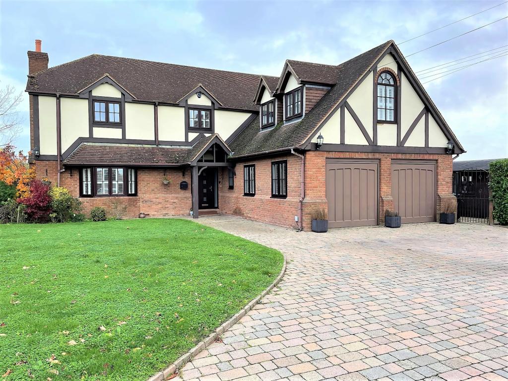 6 bedroom detached house for sale in North Road, South Ockendon, RM15