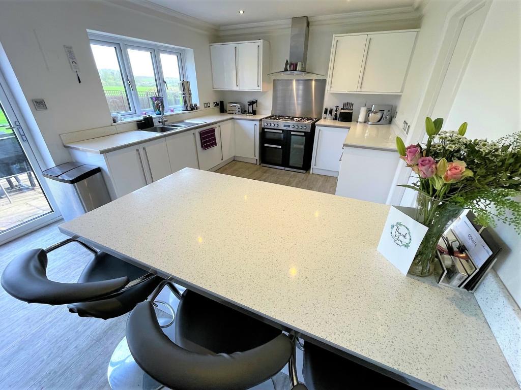 6 bedroom detached house for sale in North Road, South Ockendon, RM15