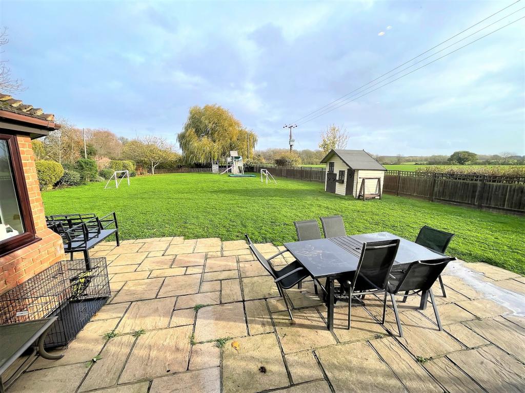 6 bedroom detached house for sale in North Road, South Ockendon, RM15