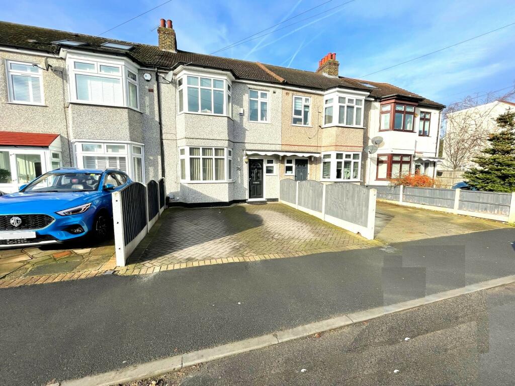 3 bedroom terraced house for sale in Crowlands Avenue , RM7