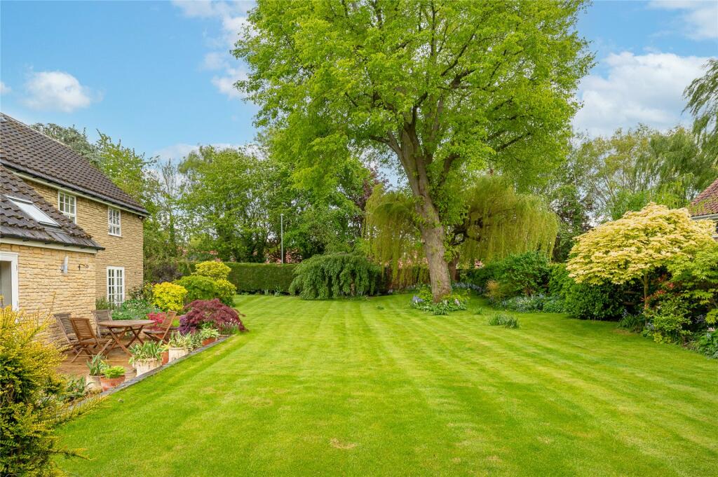 6 bedroom detached house for sale in Grove Road, Boston Spa, LS23