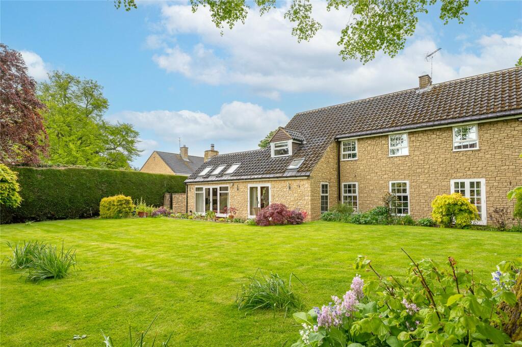 6 bedroom detached house for sale in Grove Road, Boston Spa, LS23