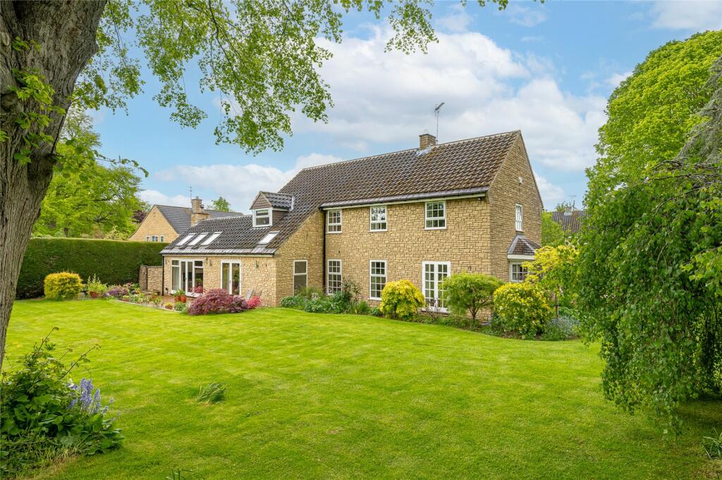 6 bedroom detached house for sale in Grove Road, Boston Spa, LS23