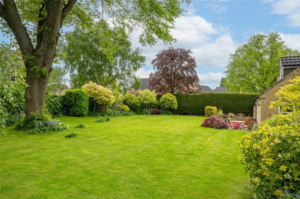 6 bedroom detached house for sale in Grove Road, Boston Spa, LS23