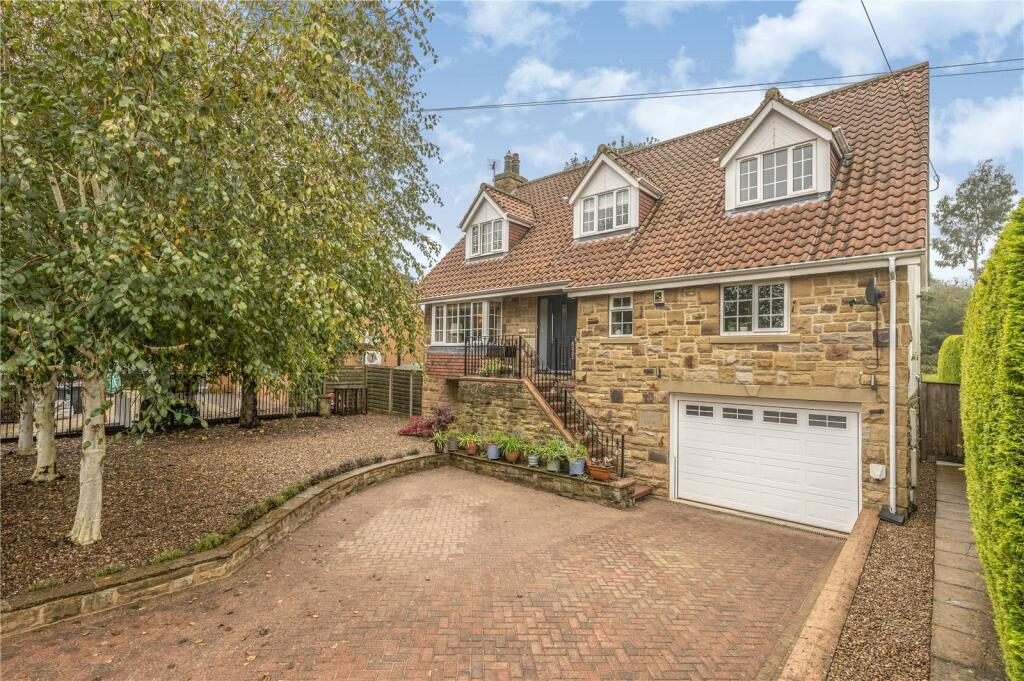 4 bedroom detached house for sale in The Avenue, Collingham, LS22