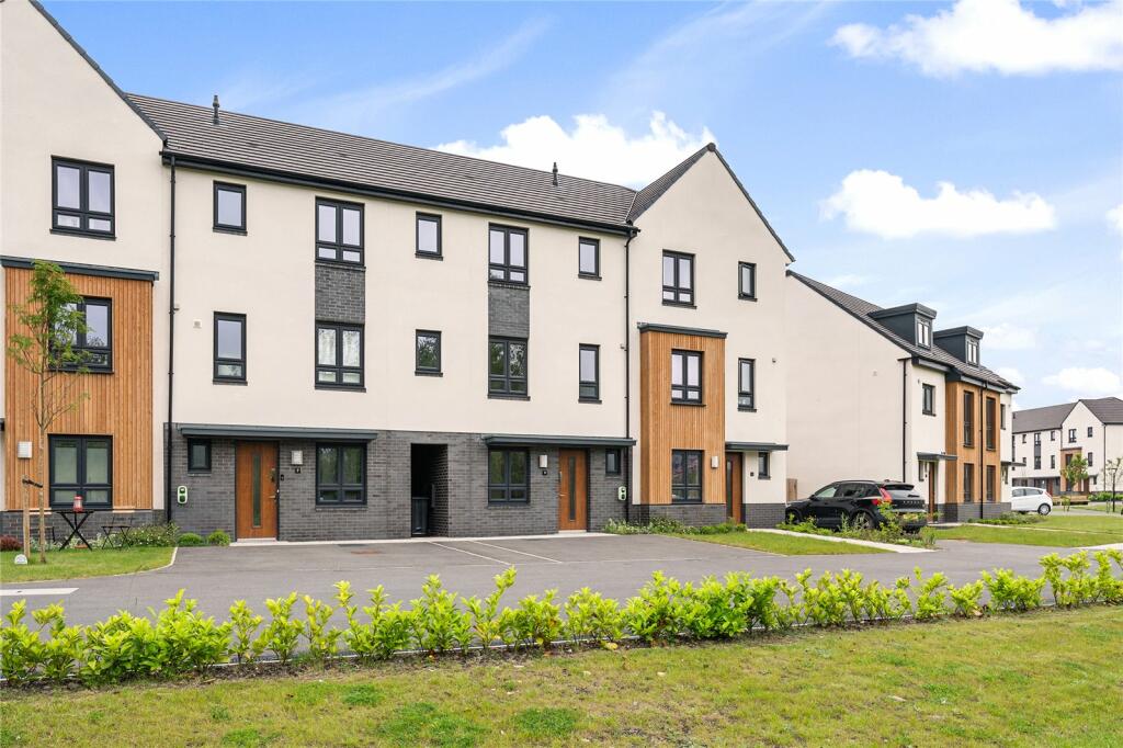 4 bedroom terraced house for sale in Bramham Gardens, Leeds, LS15