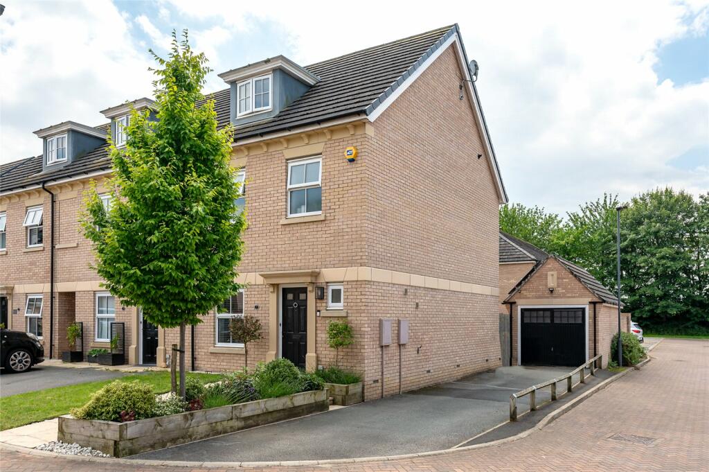 4 bedroom end of terrace house for sale in Burden Mews, Newton Kyme, LS24