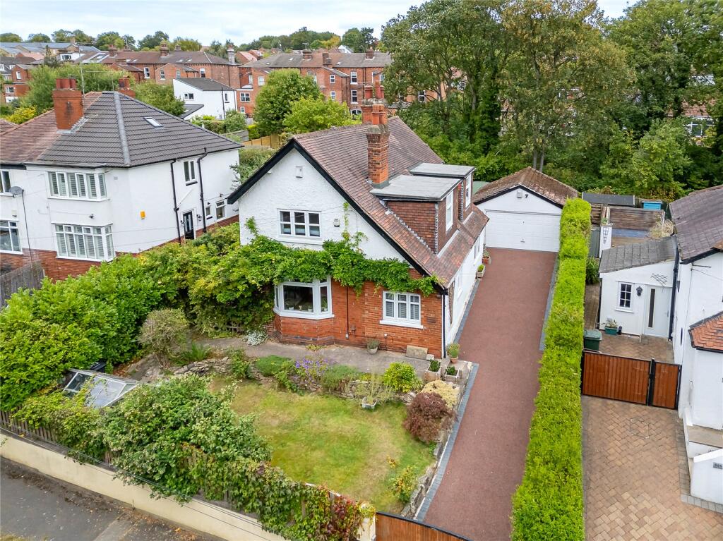 Main image of property: Ring Road, Leeds, LS17