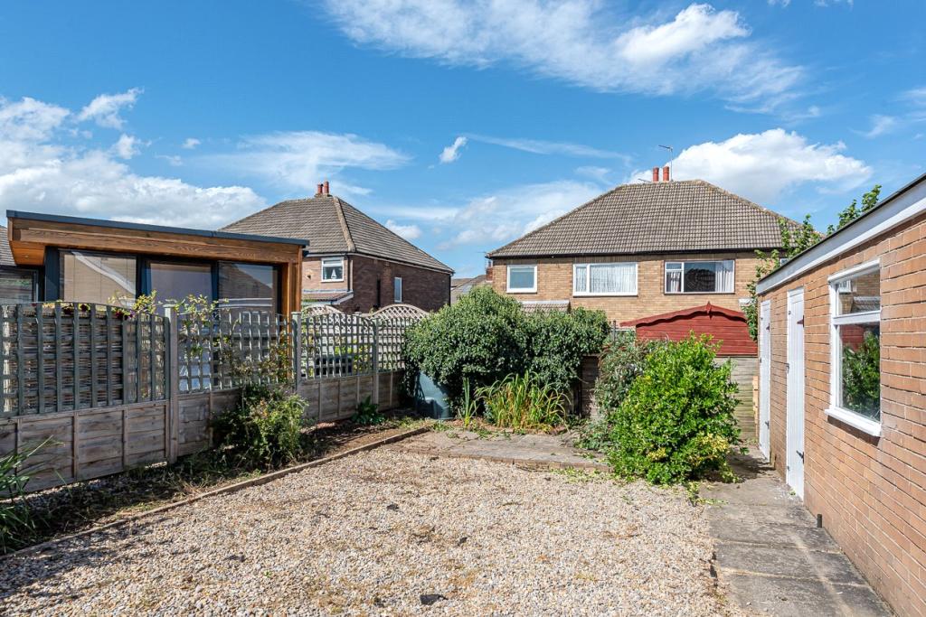 2 bedroom bungalow for sale in Heathfield Lane, Boston Spa, LS23