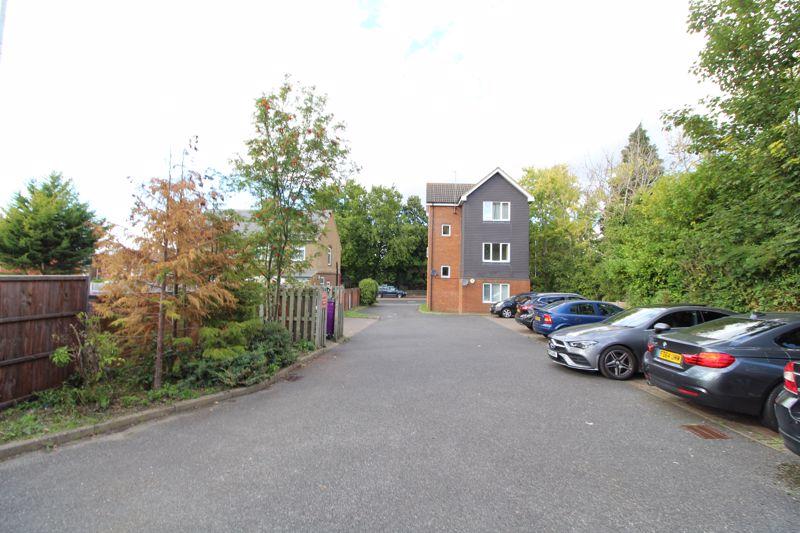 1 bedroom flat for sale in 1 Bed Flat, Dunstable Road, Luton, LU4