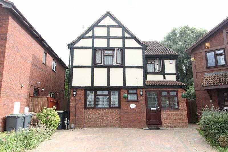 4 bedroom detached house for sale in Glenfield Road, Luton, LU3