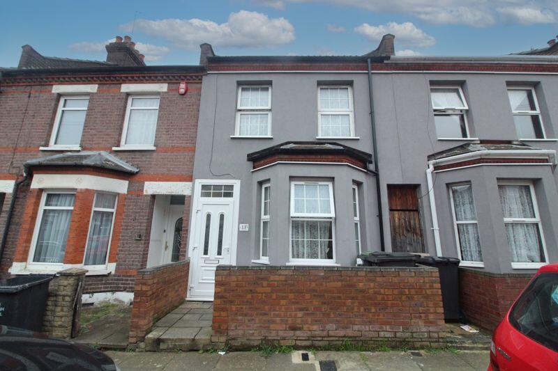 3 bedroom terraced house for sale in Naseby Road, Luton, LU1