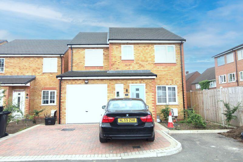 4 bedroom detached house for sale in Wingate Road, Luton, LU4