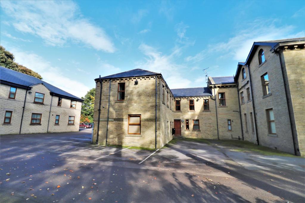 1 bedroom apartment for sale in Peregrine Way, Westwood Park, Bradford
