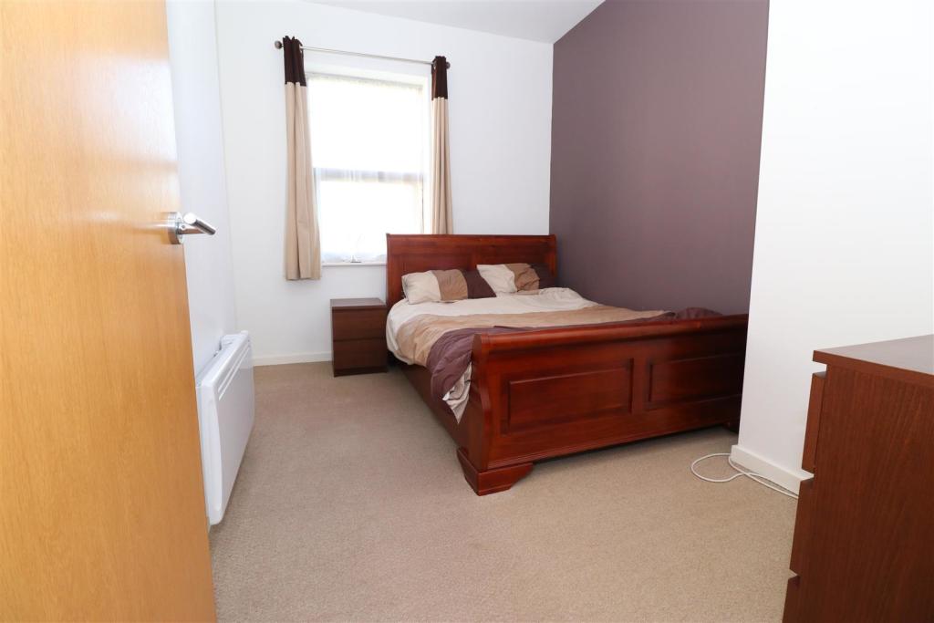 1 bedroom apartment for sale in Peregrine Way, Westwood Park, Bradford