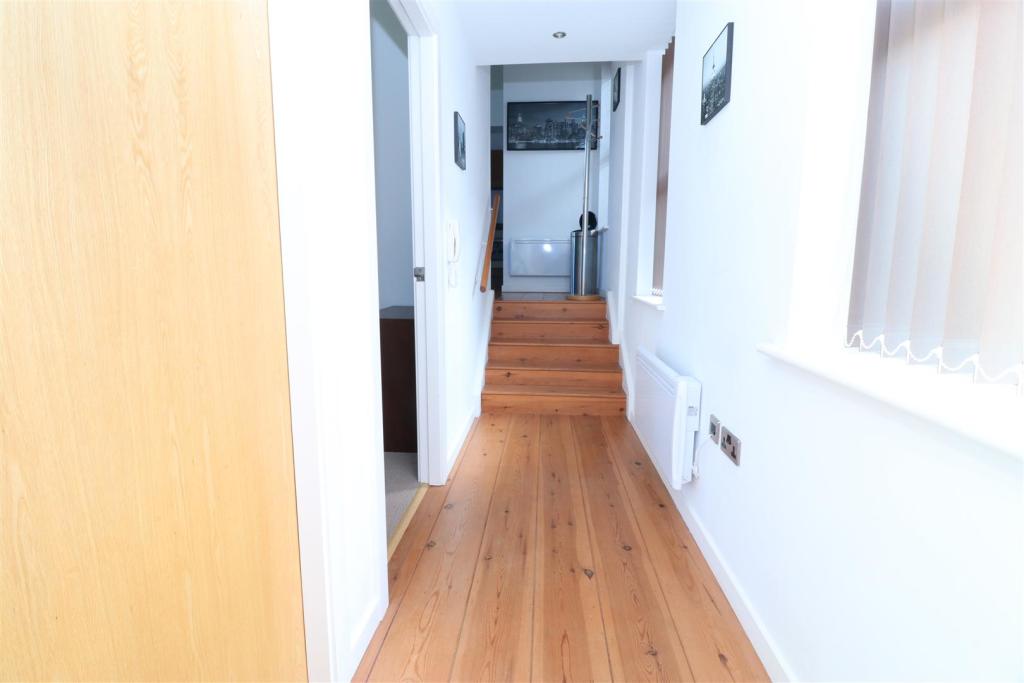 1 bedroom apartment for sale in Peregrine Way, Westwood Park, Bradford