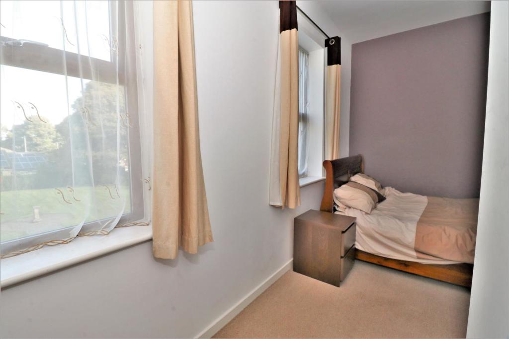 1 bedroom apartment for sale in Peregrine Way, Westwood Park, Bradford