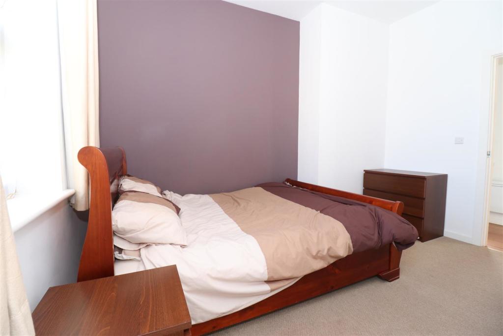 1 bedroom apartment for sale in Peregrine Way, Westwood Park, Bradford