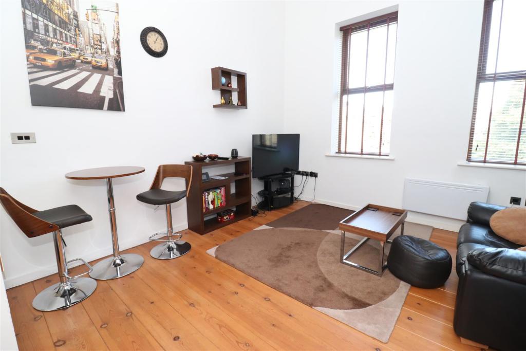 1 bedroom apartment for sale in Peregrine Way, Westwood Park, Bradford