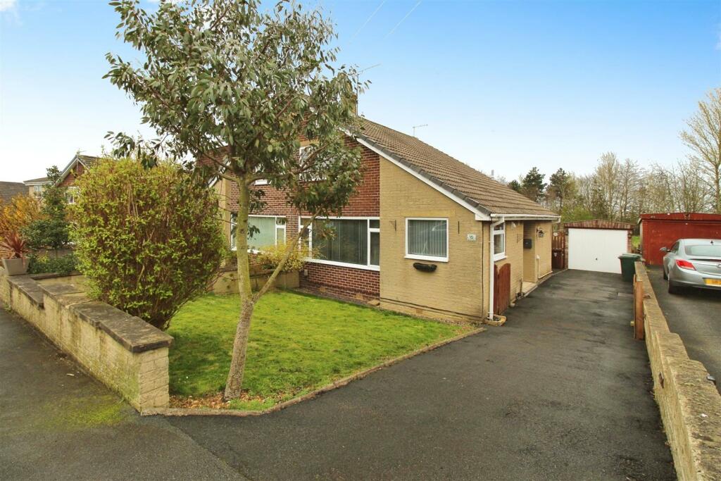 3 bedroom semidetached house for sale in Silver Birch Avenue, Wyke