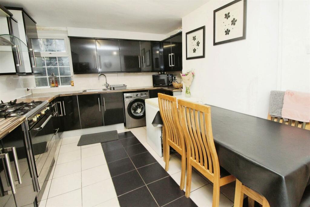 Additional property image - Woodroyd Road, Bradford, BD5 8BA