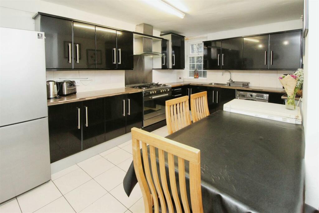 Additional property image - Woodroyd Road, Bradford, BD5 8BA