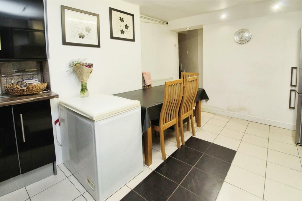 Additional property image - Woodroyd Road, Bradford, BD5 8BA