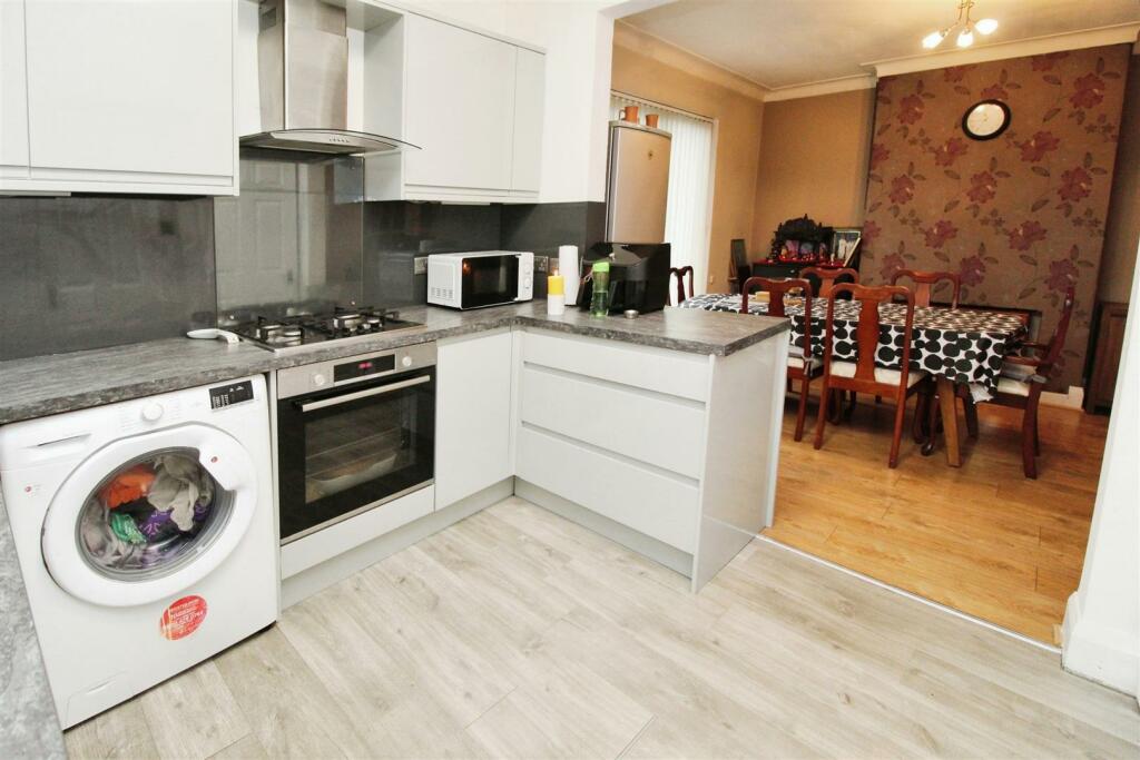 Additional property image - Southfield Road, Bradford, BD5 9DX